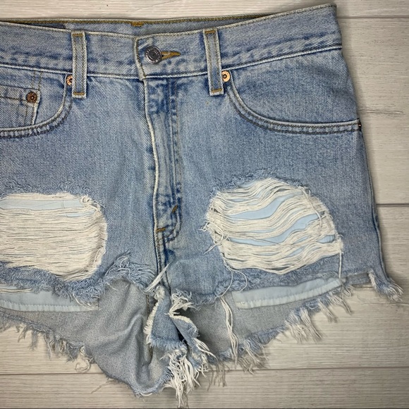 Levi’s 512 Distressed Cutoff Light Wash Shorts Size Small - Picture 2 of 10